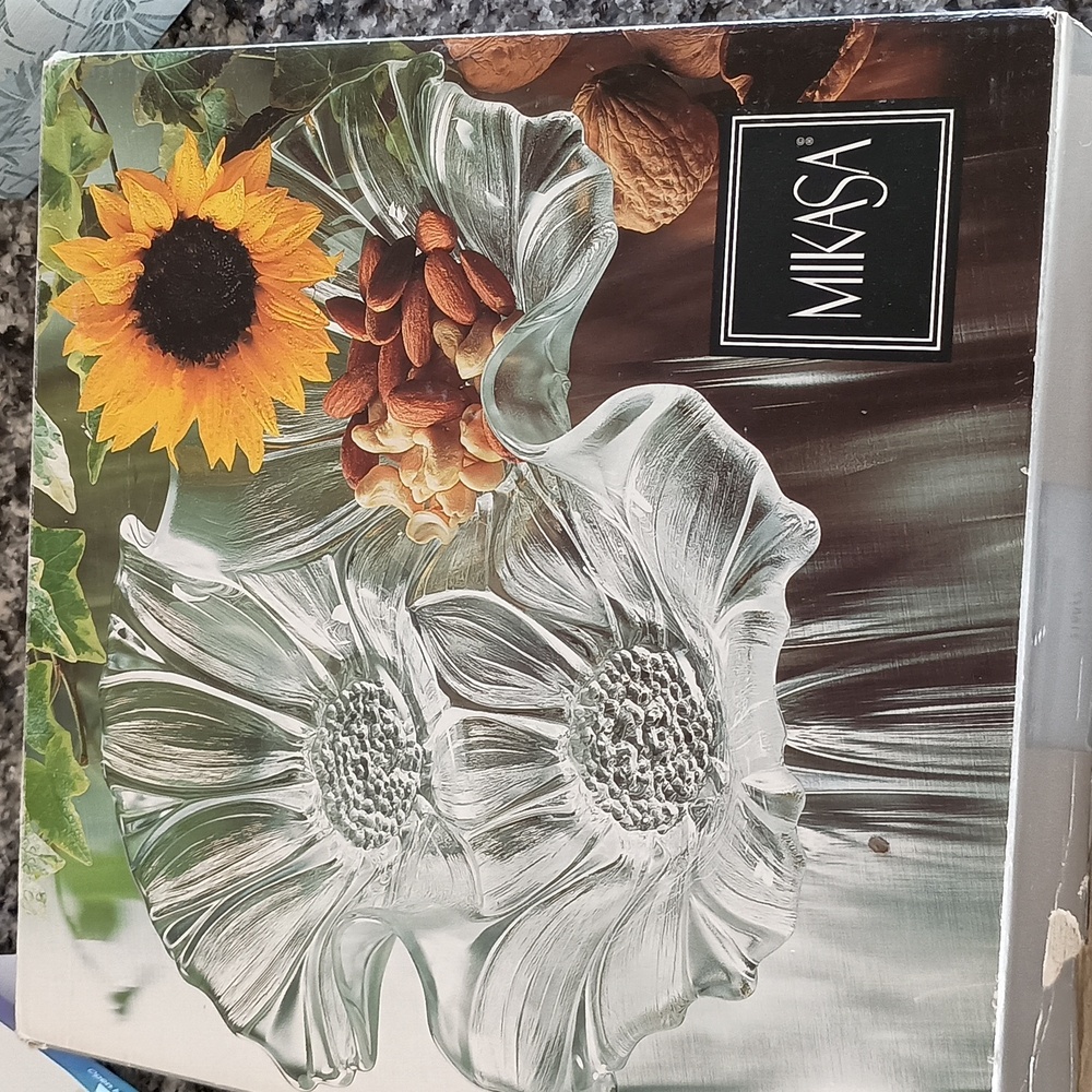 Mikasa sunflower serving bowl set
